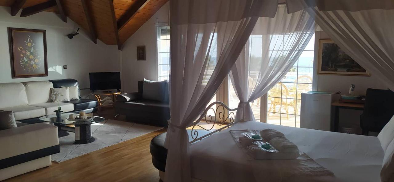 Suite In Front Of The Sea Nea Thesi Екстер'єр фото